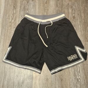 Market Studios Mens‎ Size Large Athletic Shorts.